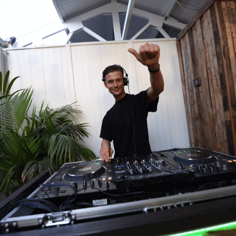 dansende gasten dj huren voor bruiloft